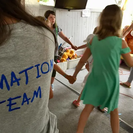 Dworek Wiosenna 8 פארק נופש קארוויה