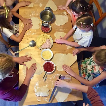 Dworek Wiosenna 8 פארק נופש קארוויה