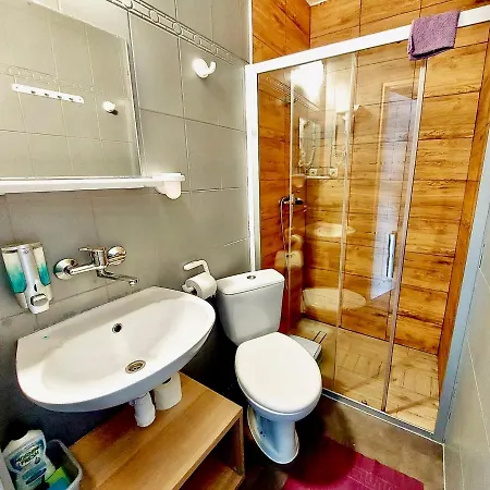 Kompleks wypoczynkowy Dworek Wiosenna 8 *