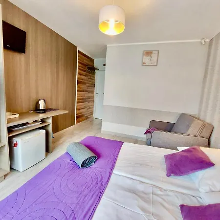 Kompleks wypoczynkowy Dworek Wiosenna 8 *