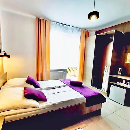 פארק נופש Dworek Wiosenna 8 *