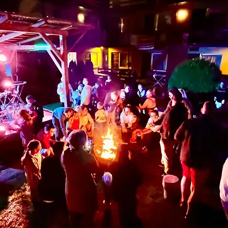 Kompleks wypoczynkowy Dworek Wiosenna 8 *