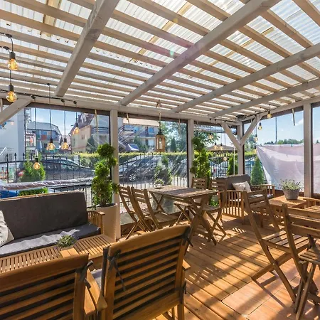 Kompleks wypoczynkowy Dworek Wiosenna 8 *