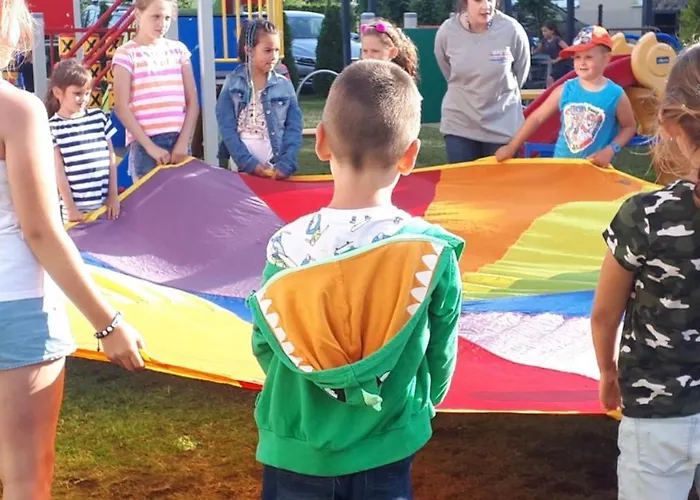 Dworek Wiosenna 8 * Карвиа