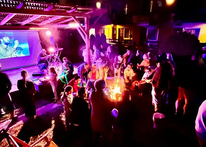 Dworek Wiosenna 8 Карвиа