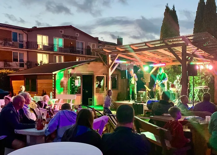 Dworek Wiosenna 8 * Карвиа