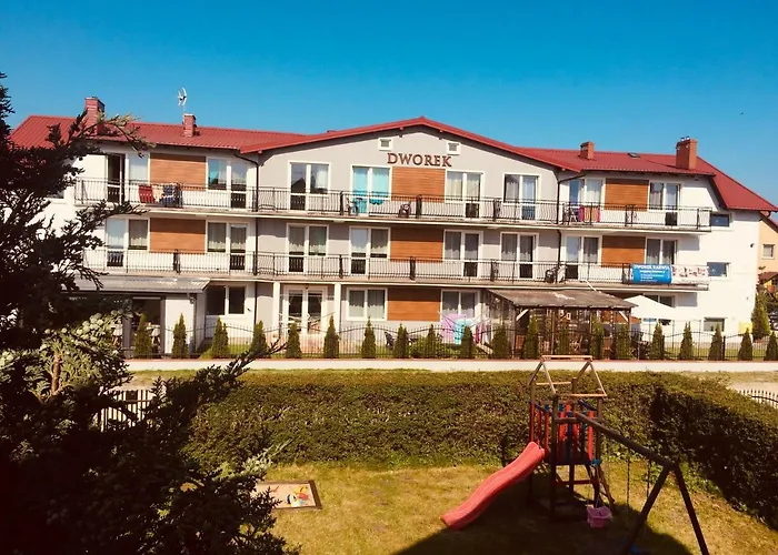 Dworek Wiosenna 8 * Карвиа