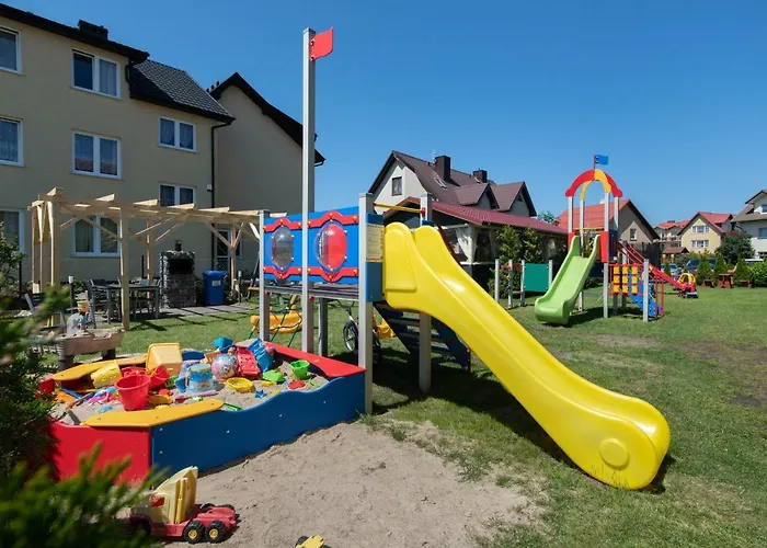 Dworek Wiosenna 8 * Карвиа