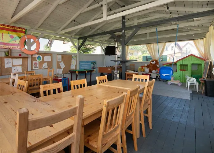 Dworek Wiosenna 8 * Карвиа