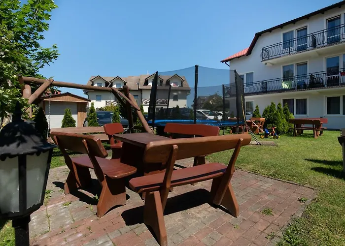 Dworek Wiosenna 8 * Карвиа