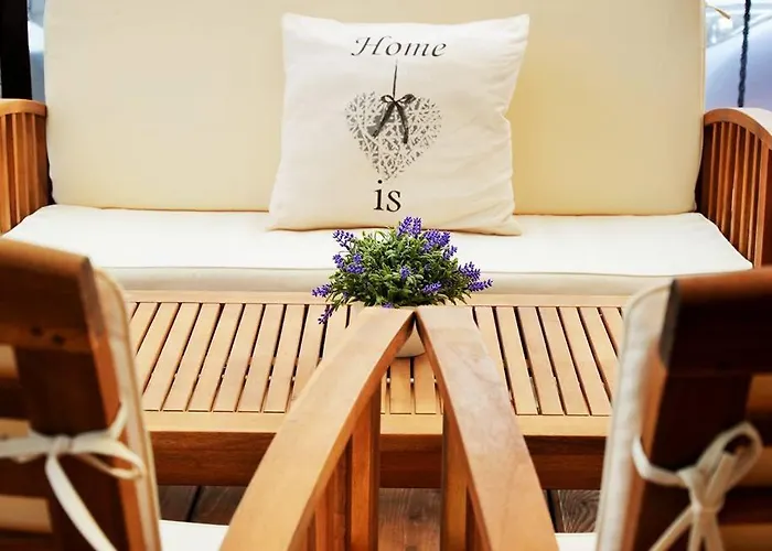 Dworek Wiosenna 8 Карвиа