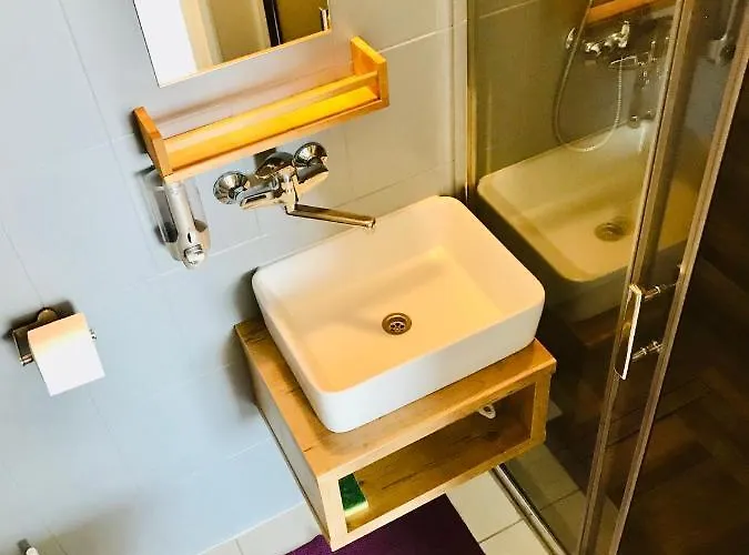 Dworek Wiosenna 8 Карвиа